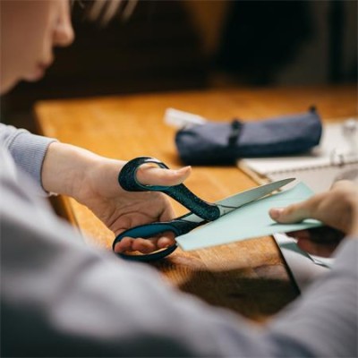 Olló, ifjúsági, 20 cm, balkezes, FISKARS, foltos pávakék Olló, ifjúsági, 20 cm, balkezes, FISKARS, foltos pávakék