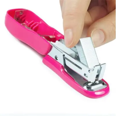 Tűzőgép, 24/6, 26/6, 12 lap, RAPESCO "Bug Mini", pink